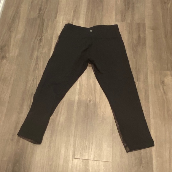 Lululemon Capri Leggings - Size 6 - Picture 2 of 2